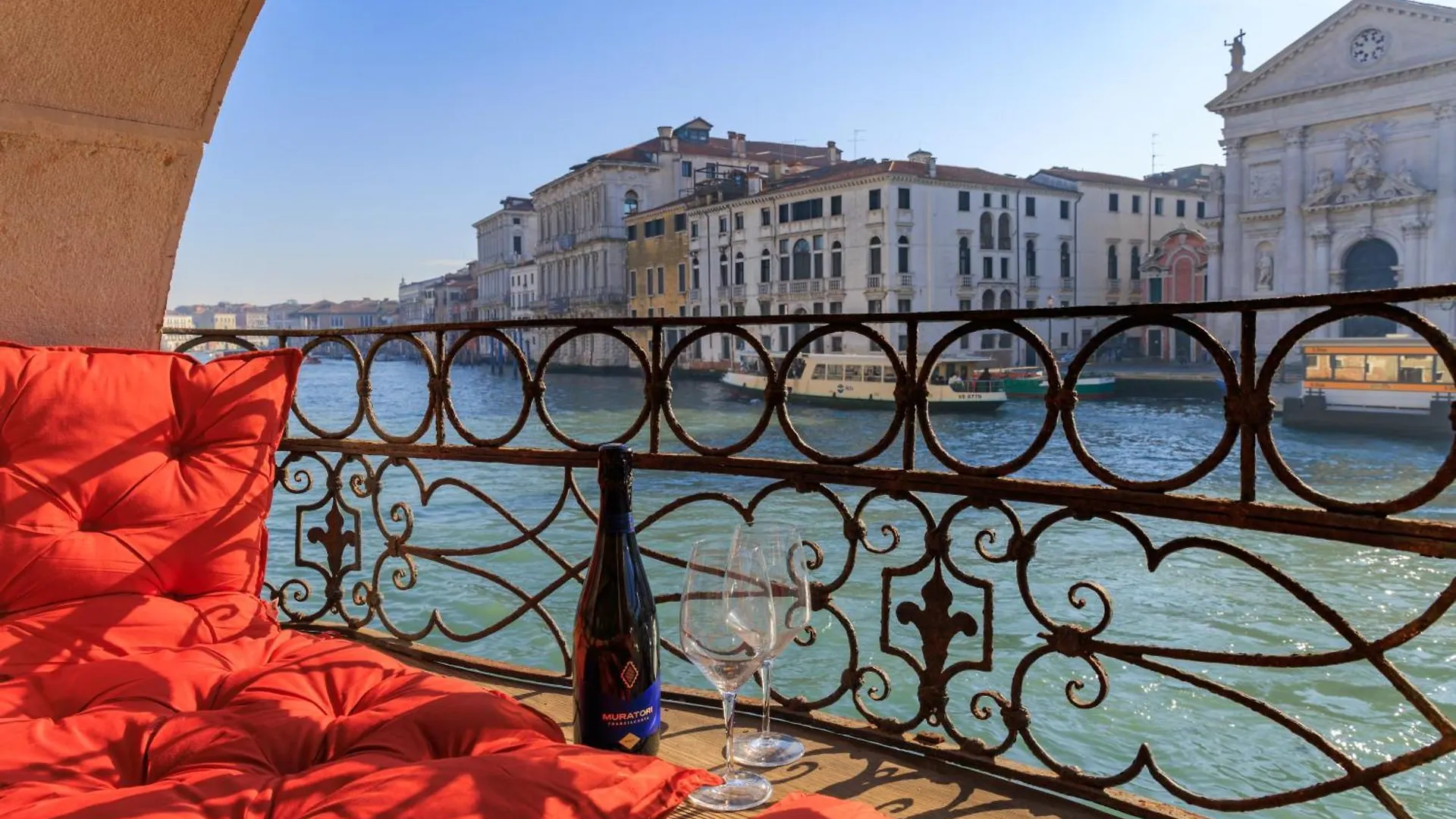 Apartment Ca' Emo Palazzo Sul Canal Grande Venice Italy