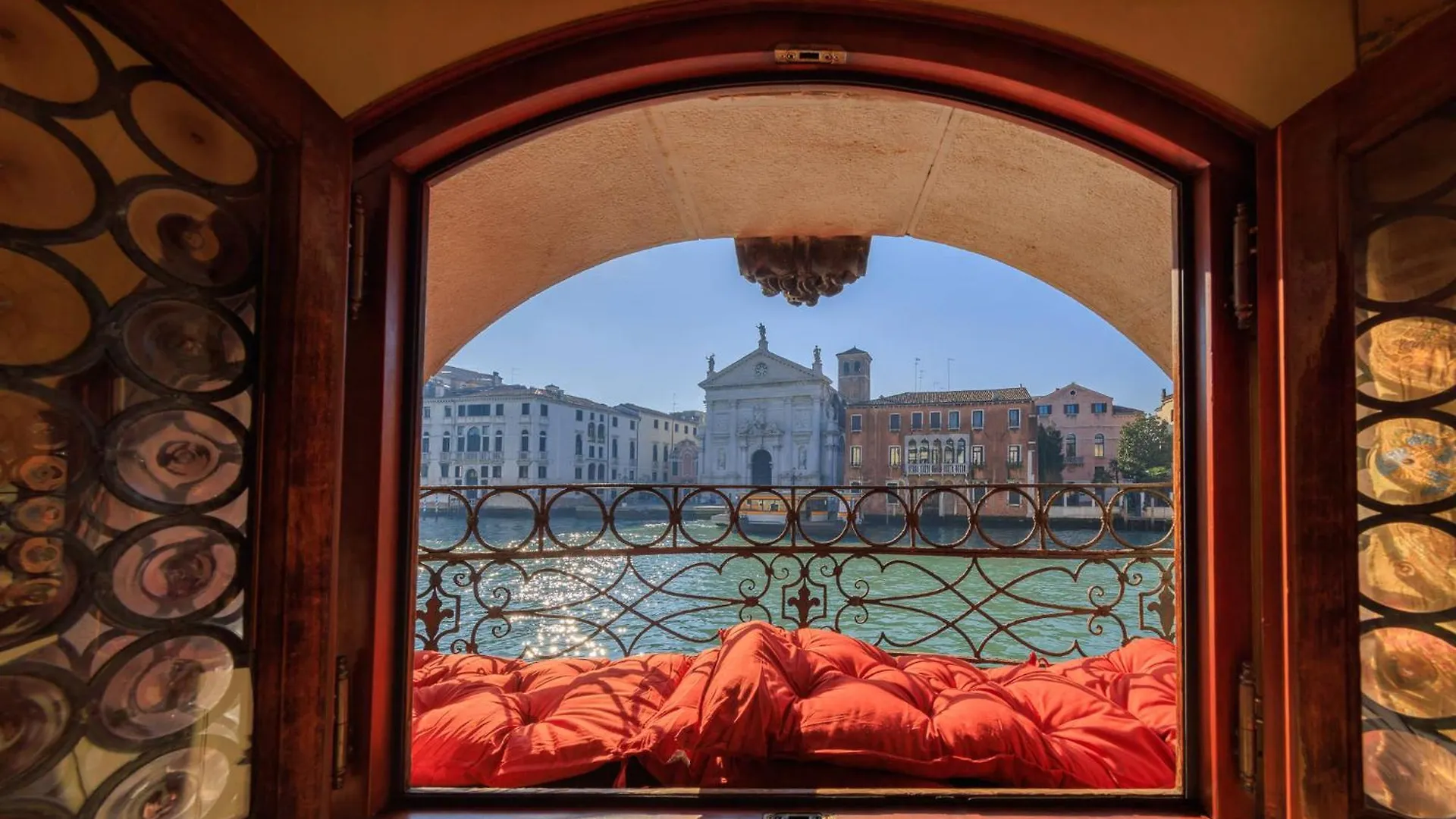 Apartment Ca' Emo Palazzo Sul Canal Grande Venice Italy
